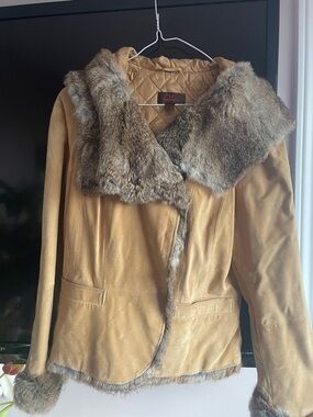 Danier Women's Tan Leather/Suede Jacket with Fur Trim Collar